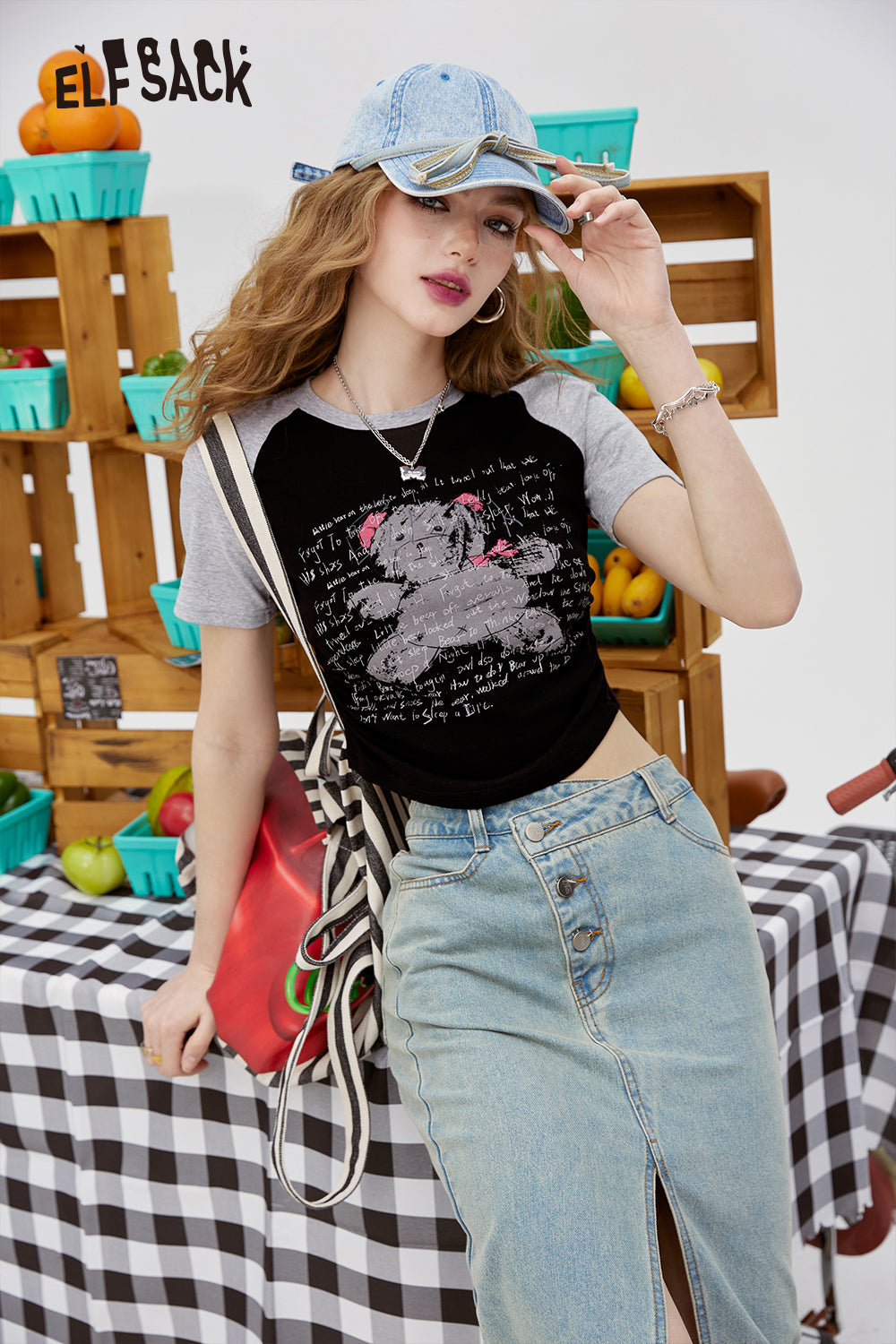 ELFSACK 2024 summer new arrival picnic travel vacation holiday soft comfortable fitted bear print contrasting front shoulder short sleeved t-shirt cool cartoon designable round-collar