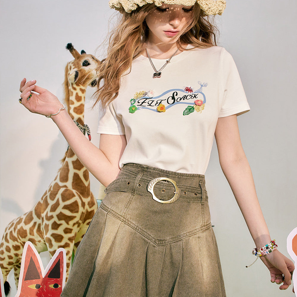 
                  
                    ELFSACK 2024 Summer New 3D Hooked Flower White Short sleeved T-shirt Women's Shoulder Slim Fit Top
                  
                