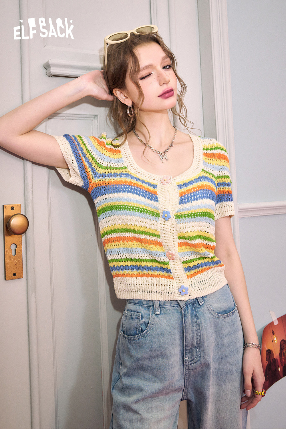ELFSACK Colorful striped knitted short sleeved women's early spring 2024 new slim fit and slimming design top