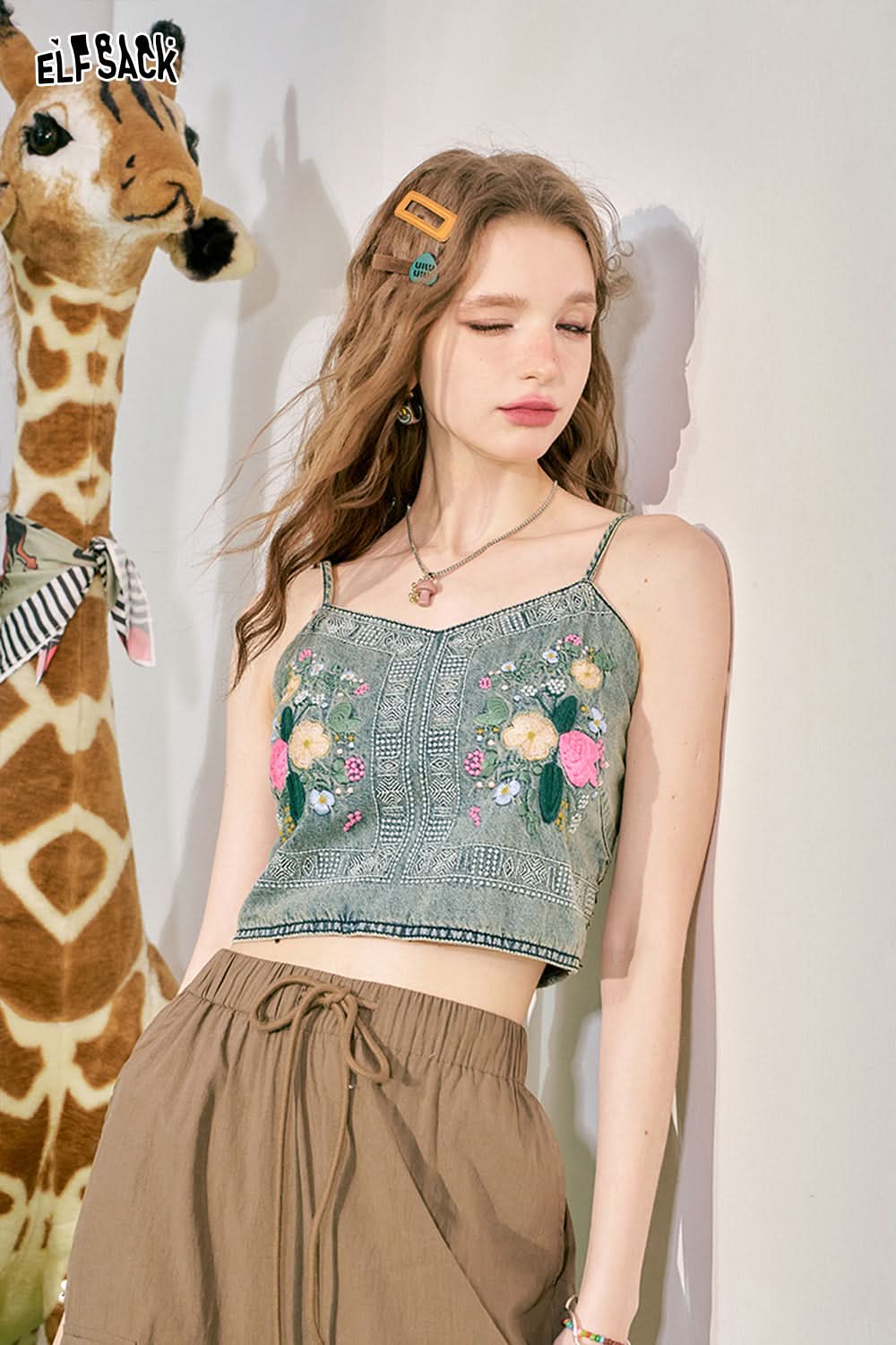 ELFSACK Ethnic Style Embroidered Tank Top with Hanging Straps's Spicy Girl Slim Fit Tops