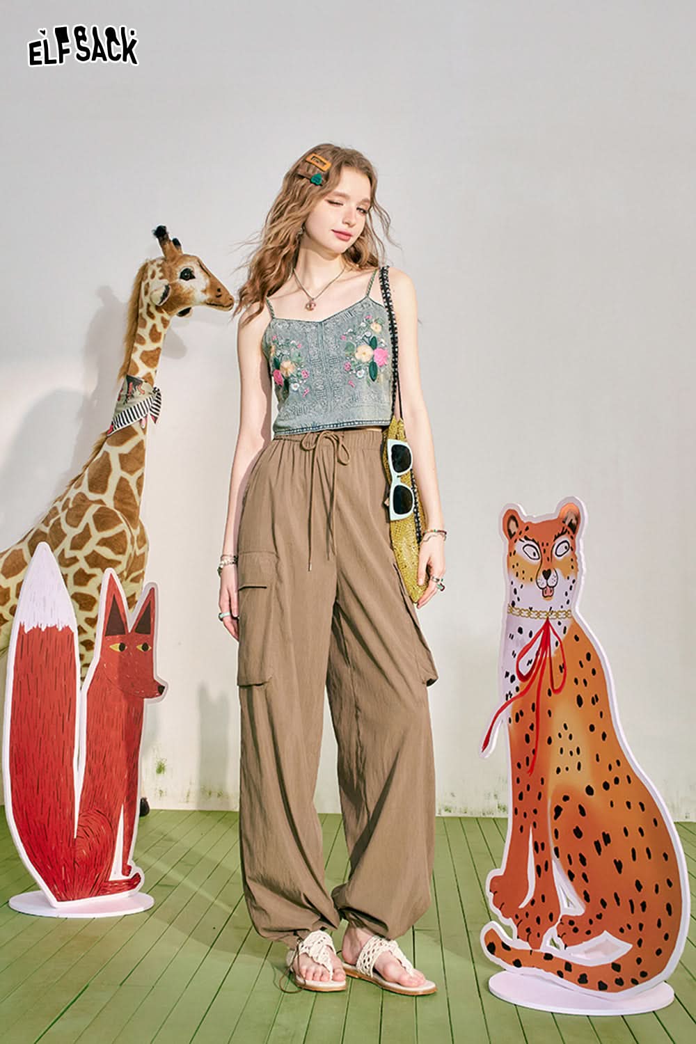 ELFSACK Ethnic Style Embroidered Tank Top with Hanging Straps's Spicy Girl Slim Fit Tops