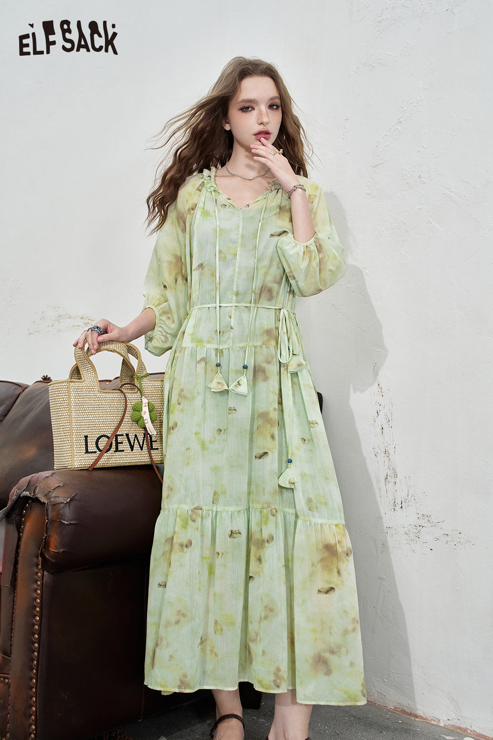 ELFSACK 2024 Summer New Arrivals Ink printed dress for women with a waist cinching and elegant long dress