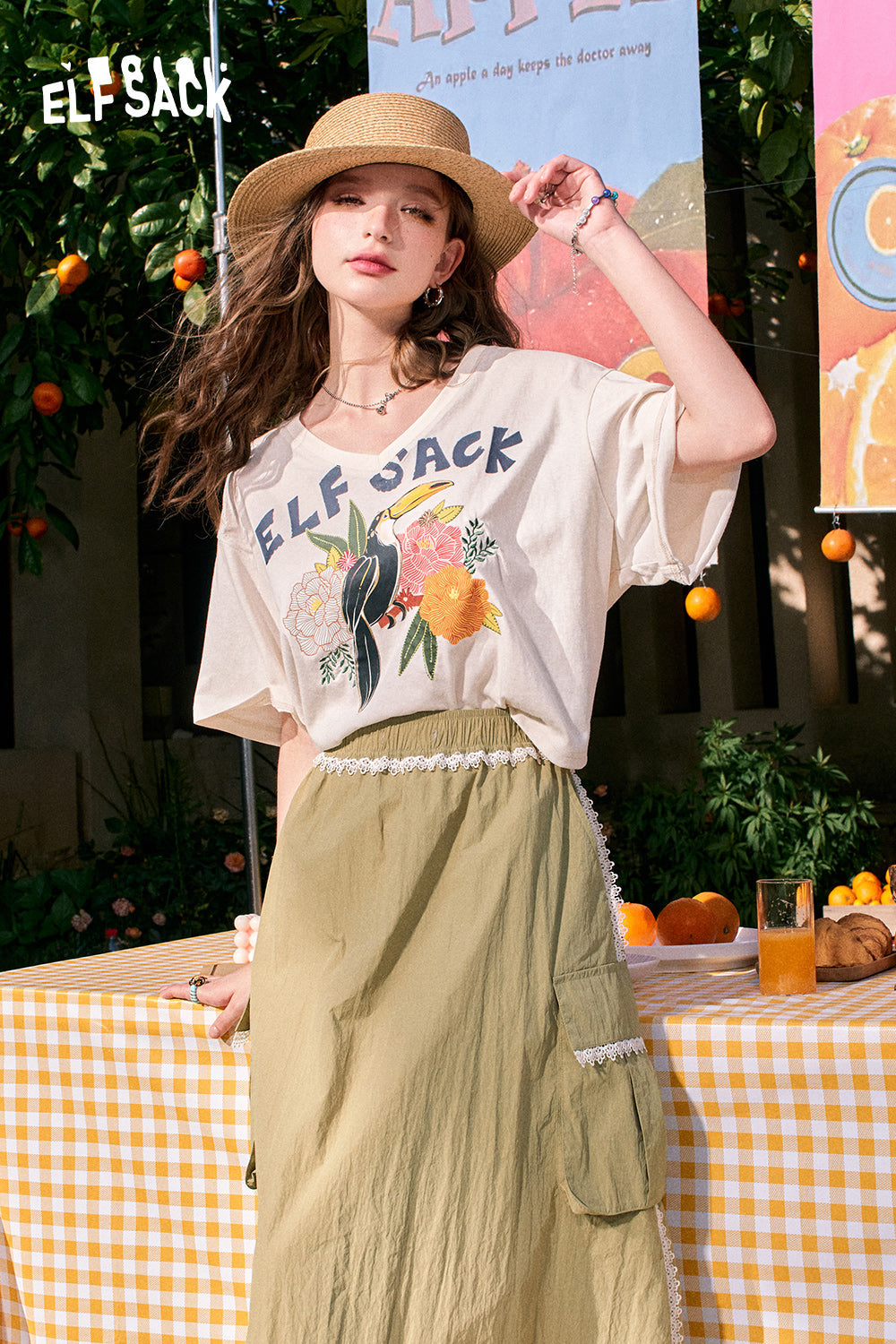 
                  
                    ELFSACK 2024 summer new arrival V-neck shiny letter print casual petite short-sleeved T-shirt for women
                  
                