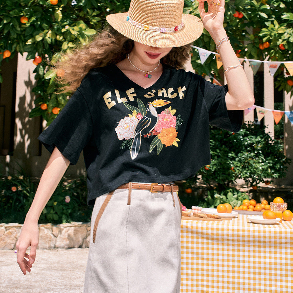 
                  
                    ELFSACK 2024 summer new arrival V-neck shiny letter print casual petite short-sleeved T-shirt for women
                  
                