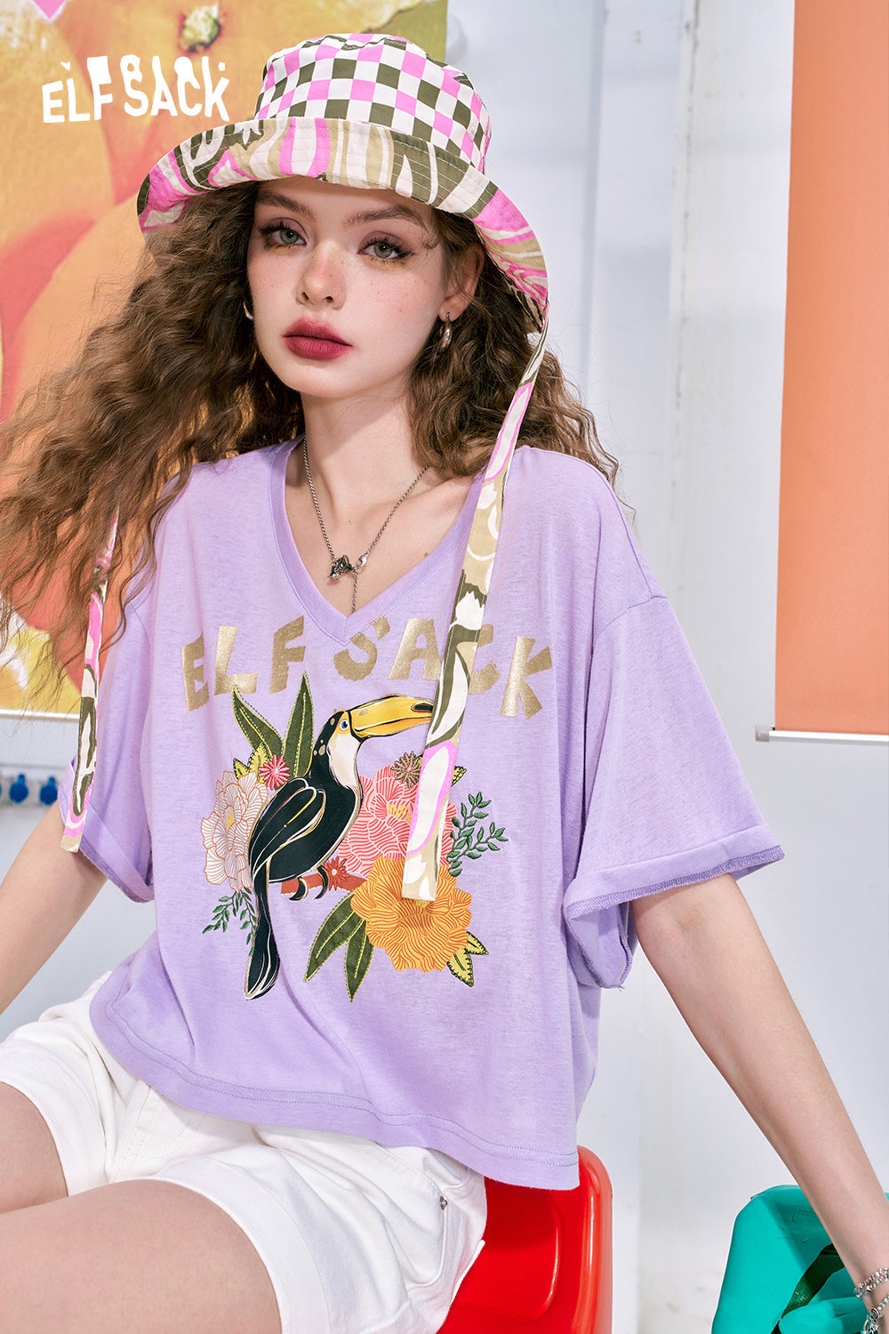 ELFSACK V-neck shiny letter print casual petite short-sleeved T-shirt
