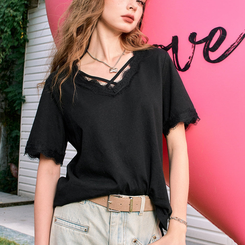 
                  
                    ELFSACK 2024 Summer New Arrivals Black lace splicing v-neck shiny solid color cool girl short-sleeved T-shirt for women
                  
                