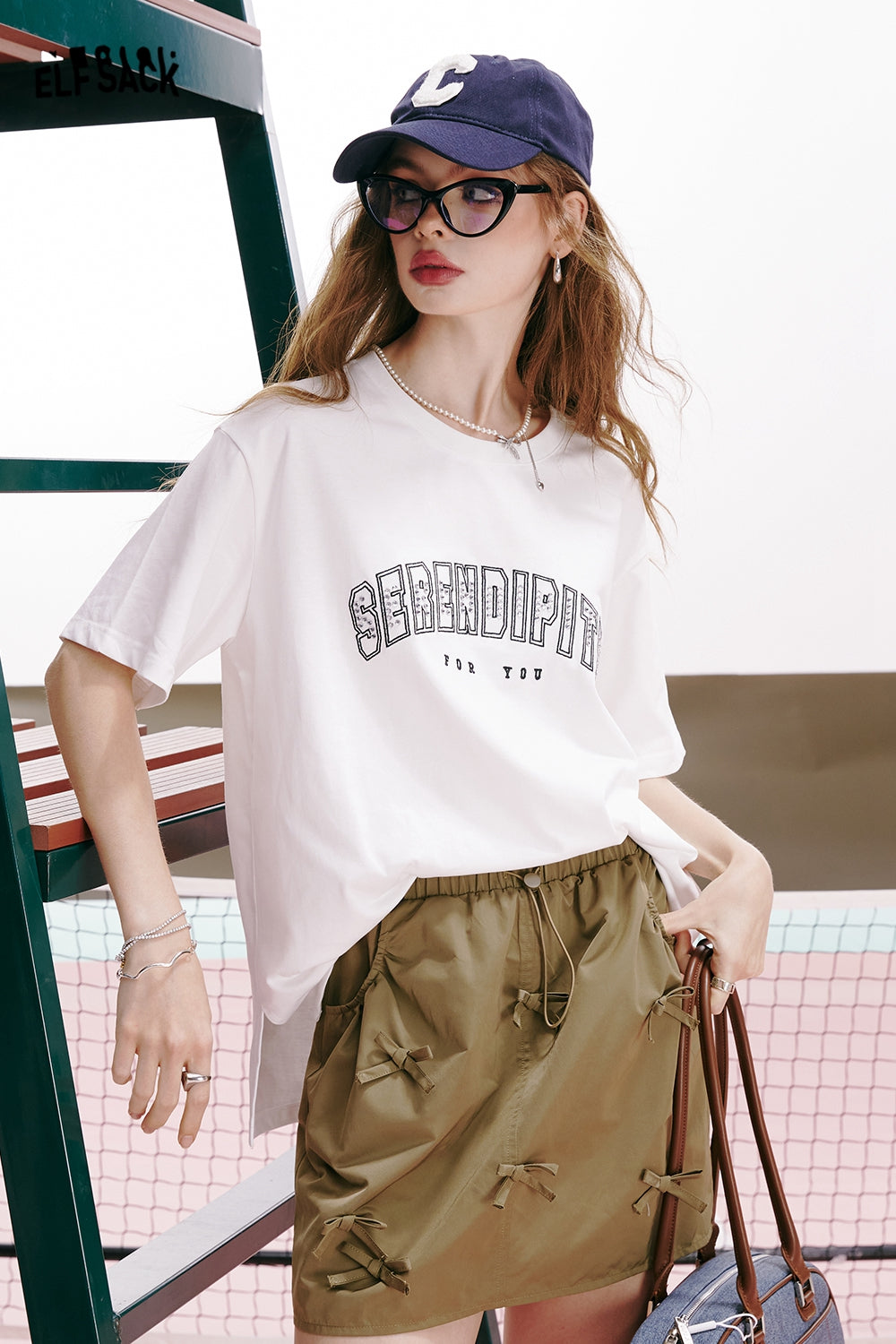 ELFSACK 2024 summer new arrival White loose short-sleeved T-shirt with letter print and hollow lace design on the back for women