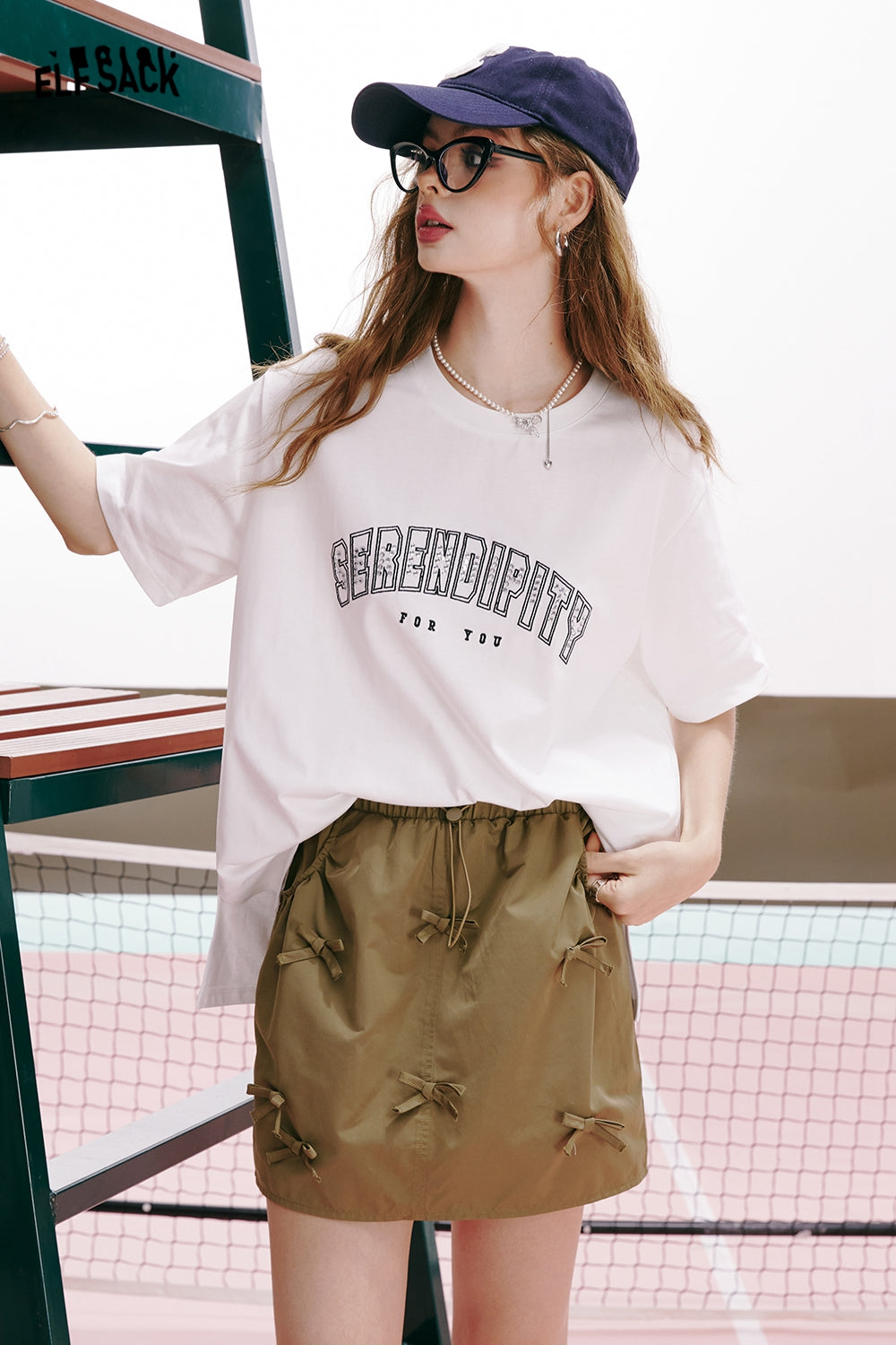 
                  
                    ELFSACK 2024 summer new arrival White loose short-sleeved T-shirt with letter print and hollow lace design on the back for women
                  
                