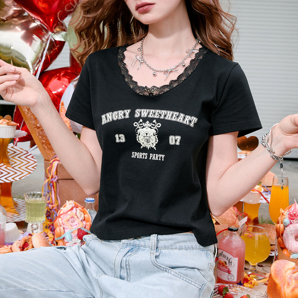 
                  
                    2024 Summer ELFSACK New Arrivals White letter print lace round neck stitching sweet versatile unique short-sleeved T-shirt for women
                  
                