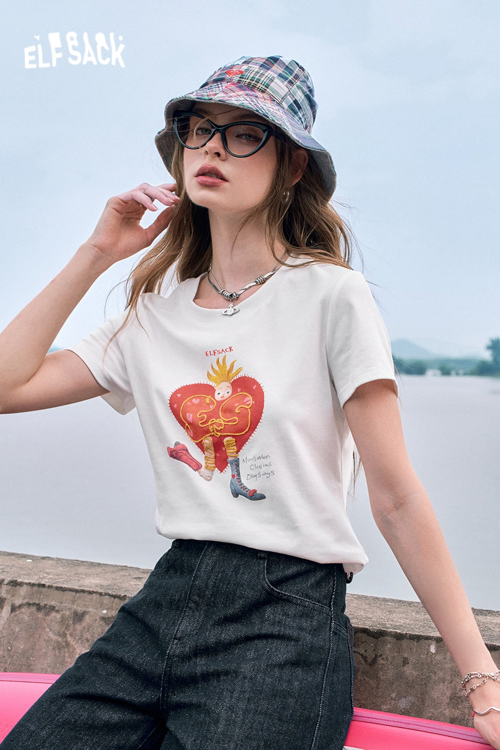 2024 Summer ELFSACK New Arrivals White printed straight shoulder casual versatile slim short-sleeved T-shirt for women