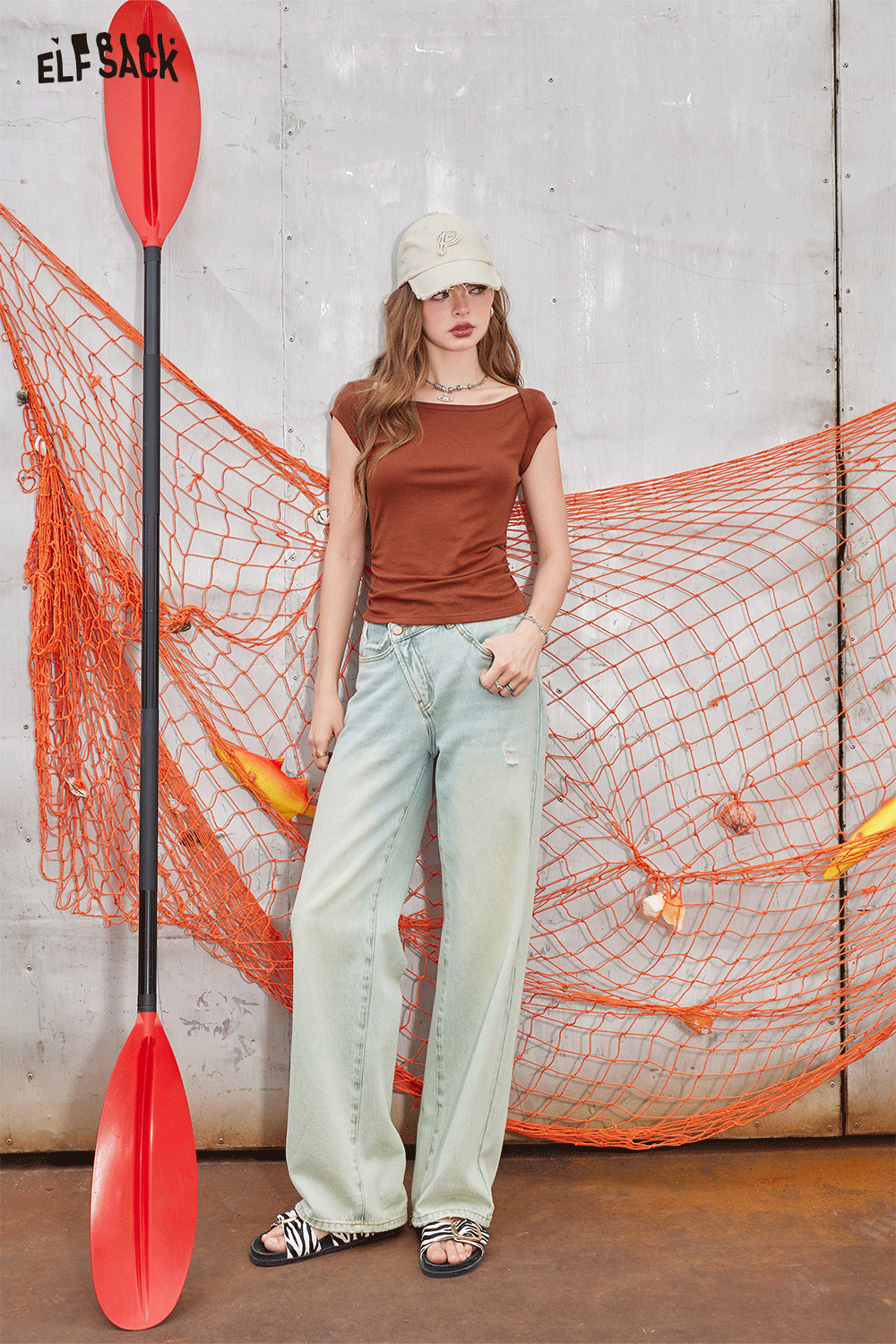 ELFSACK Slim fit small fly sleeve t-shirt with a minimalist and breathable knitted top design