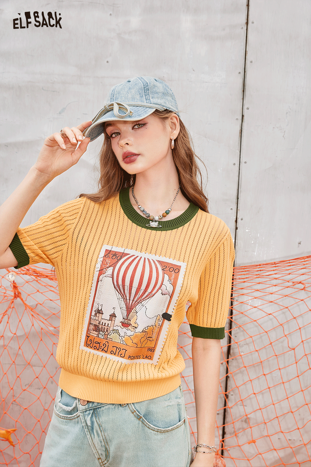 
                  
                    ELFSACK 2024 Summer New Arrivals Retro color contrasting short sleeved knitted shirt, women's pink shorts top
                  
                