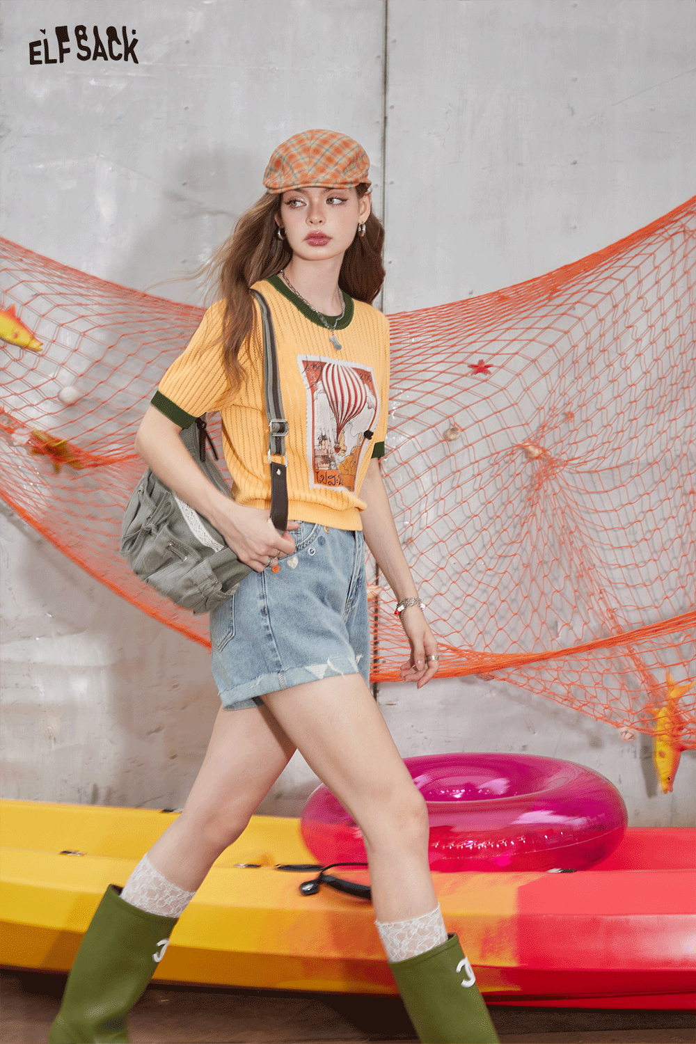 
                  
                    ELFSACK 2024 Summer New Arrivals Retro color contrasting short sleeved knitted shirt, women's pink shorts top
                  
                