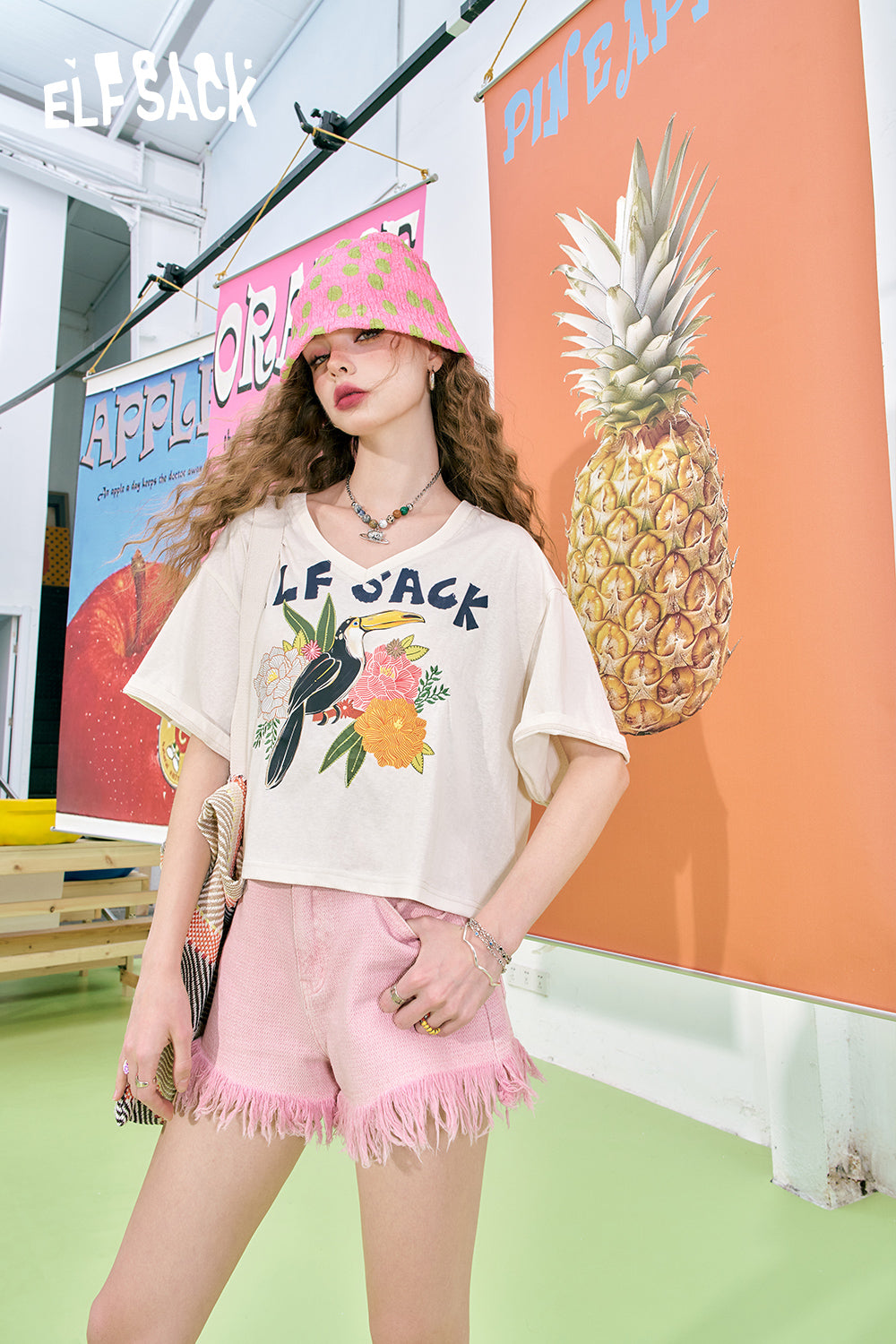 ELFSACK A-line raw edge light color denim high waist slim shorts jeans