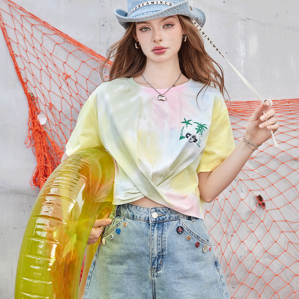 ELFSACK 2024 Summer New Arrivals High waisted A-line washed denim jeans, women's colorful button down brushed shorts