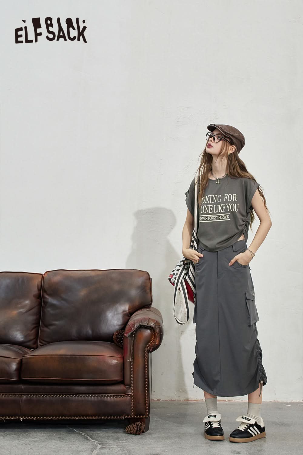 ELFSACK Letter T-shirt workwear style half skirt two-piece set sports and leisure