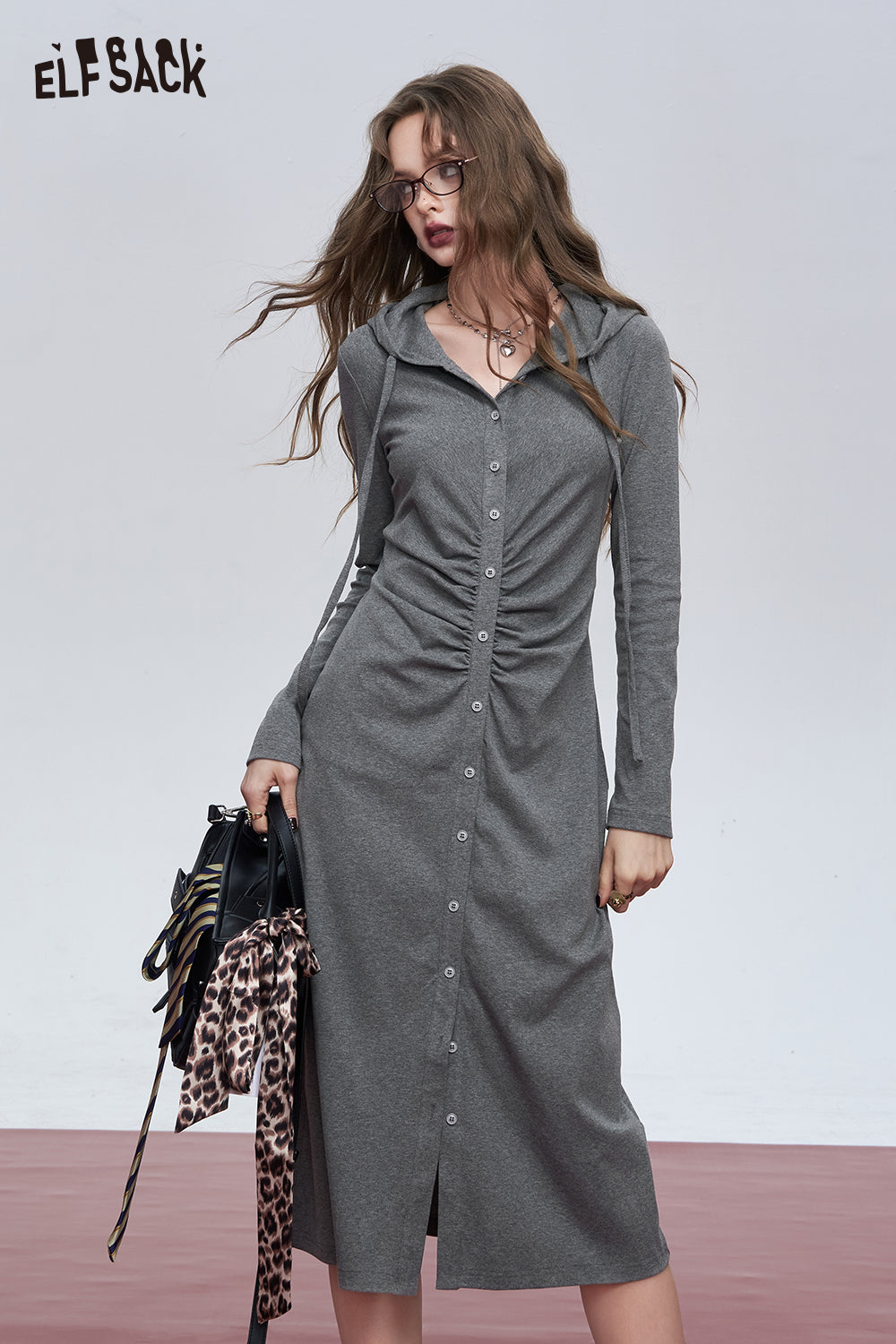 
                  
                    ELFSACK 2024 Autumn New Arrivals Grey slim waist button temperament hooded knitted long-sleeved dress for women
                  
                