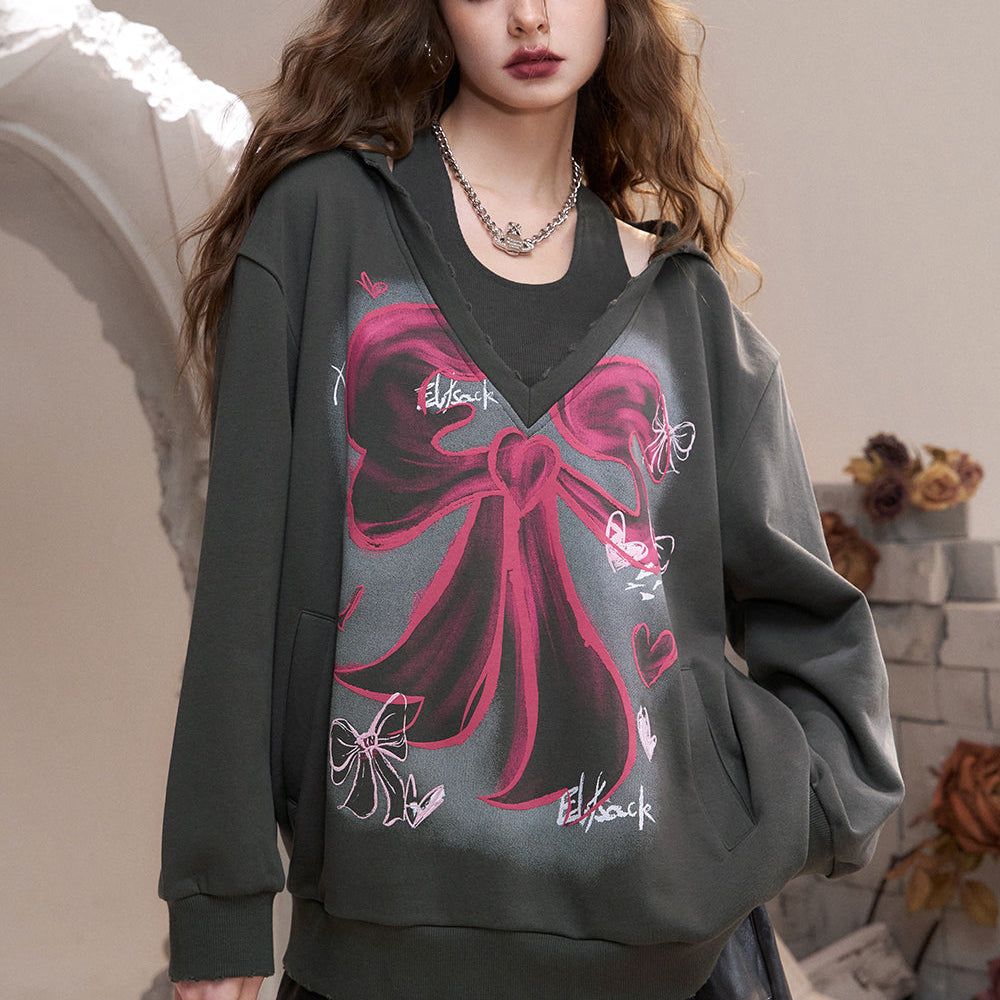 ELFSACK 2024 Autumn New Arrivals Gray Bowknot Printed Loose American V-Neck Mid-Length Hooded Sweatshirt for Women