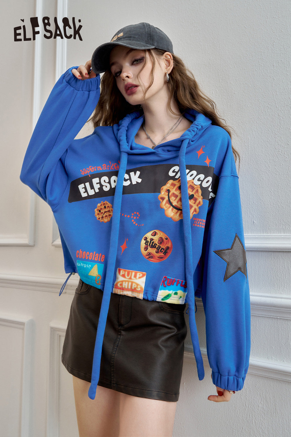 ELFSACK Retro fun print hooded sweatshirt, short casual tops