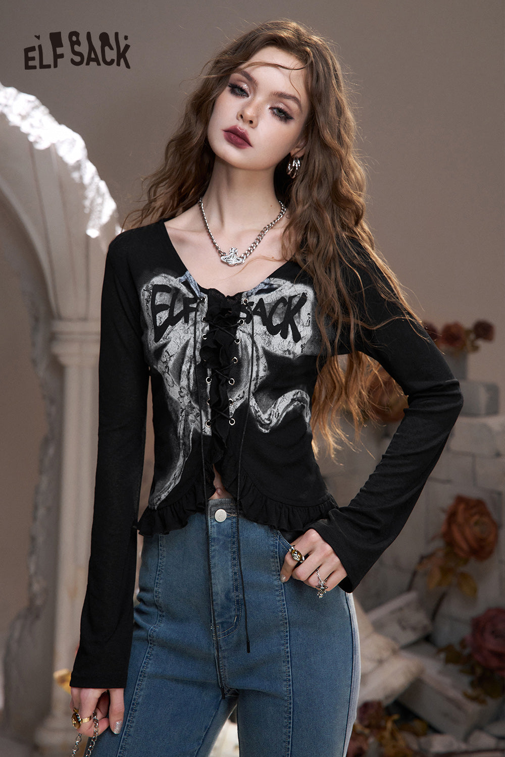 
                  
                    ELFSACK 2024 Autumn New Arrivals Free style bow print drawstring unique black short slim fit T-shirt for women
                  
                