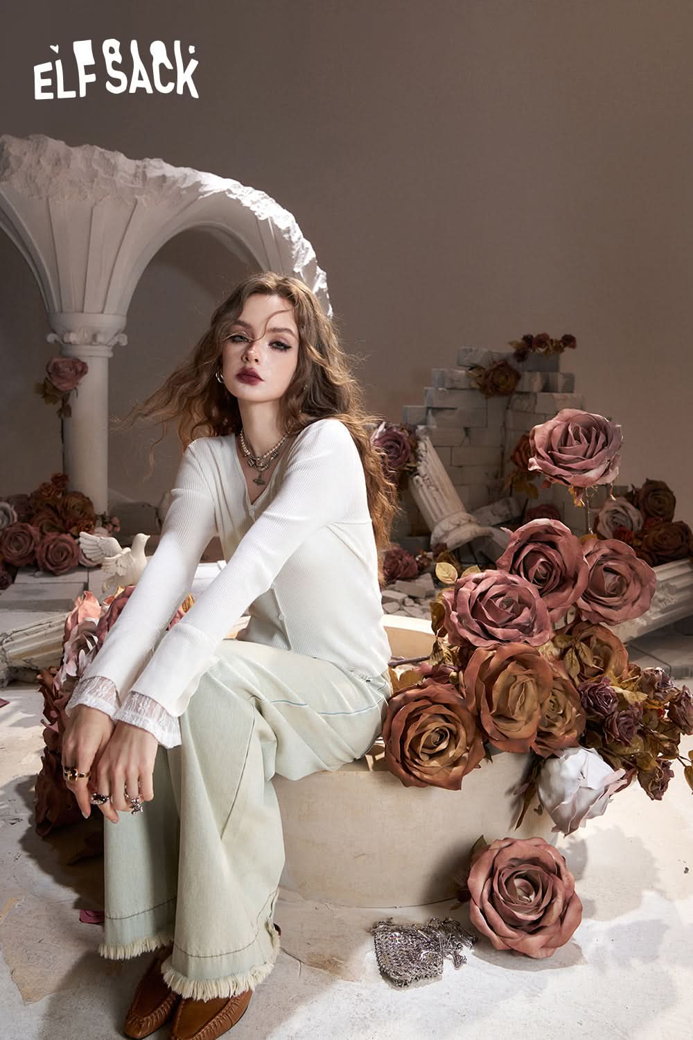 ELFSACK Mysterious Lace Stitching Black V-Neck Slim-Fit Trumpet Sleeve Knit Cardigan