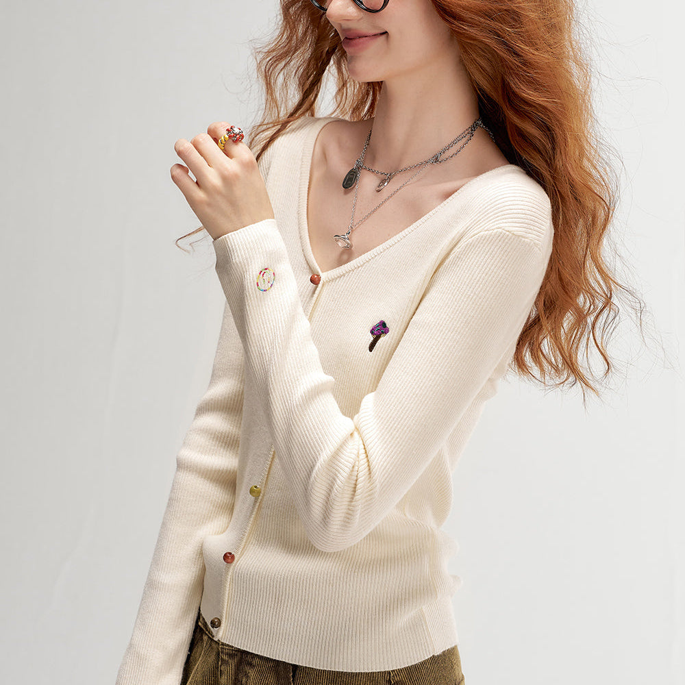 
                  
                    ELFSACK 2024 Autumn New Arrivals Retro Fitted Embroidered Knit Cardigan for Women Korean Versatile Layering Top
                  
                