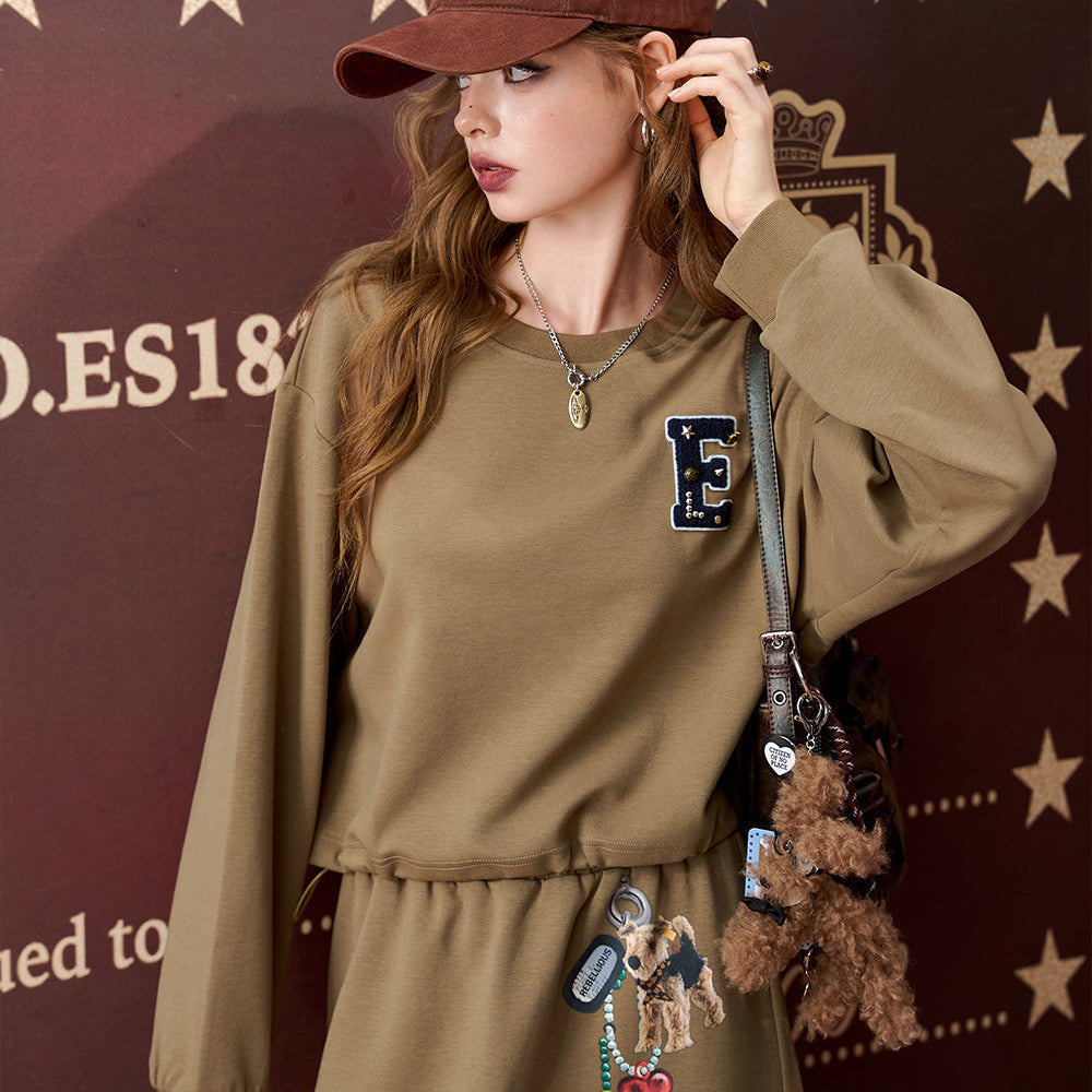 ELFSACK 2024 Autumn New Arrivals Retro Letter Printed Sweatshirt Skirt Two-piece Suit for Women