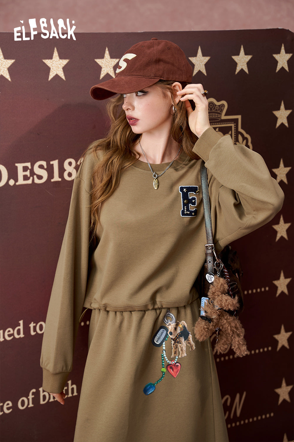 ELFSACK 2024 Autumn New Arrivals Retro Letter Printed Sweatshirt Skirt Two-piece Suit for Women