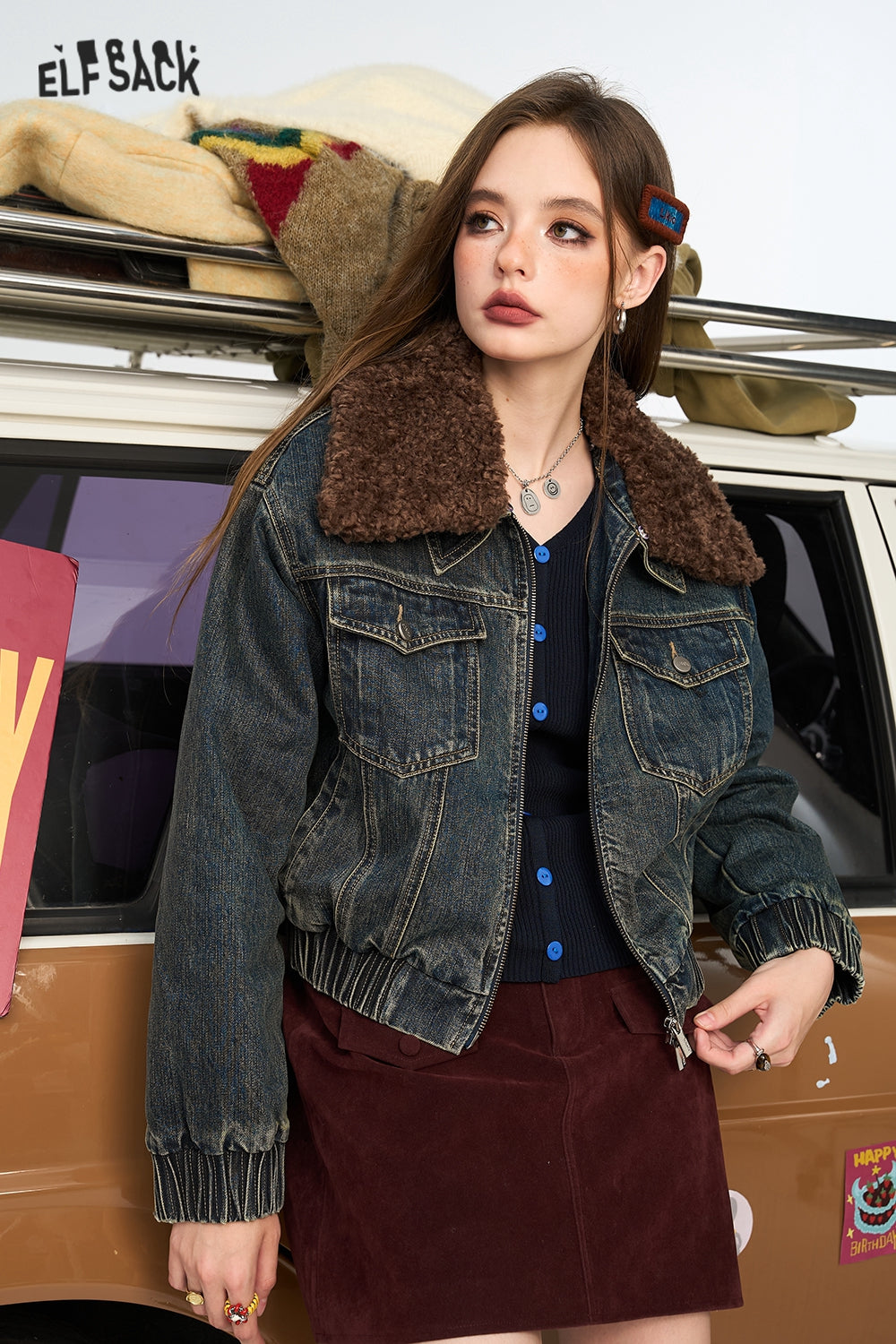 ELFSACK Women's Retro Blue Denim Jacket with Fur Collar and Contrast Color
