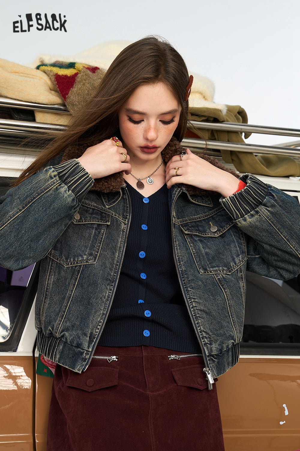 ELFSACK Women's Retro Blue Denim Jacket with Fur Collar and Contrast Color