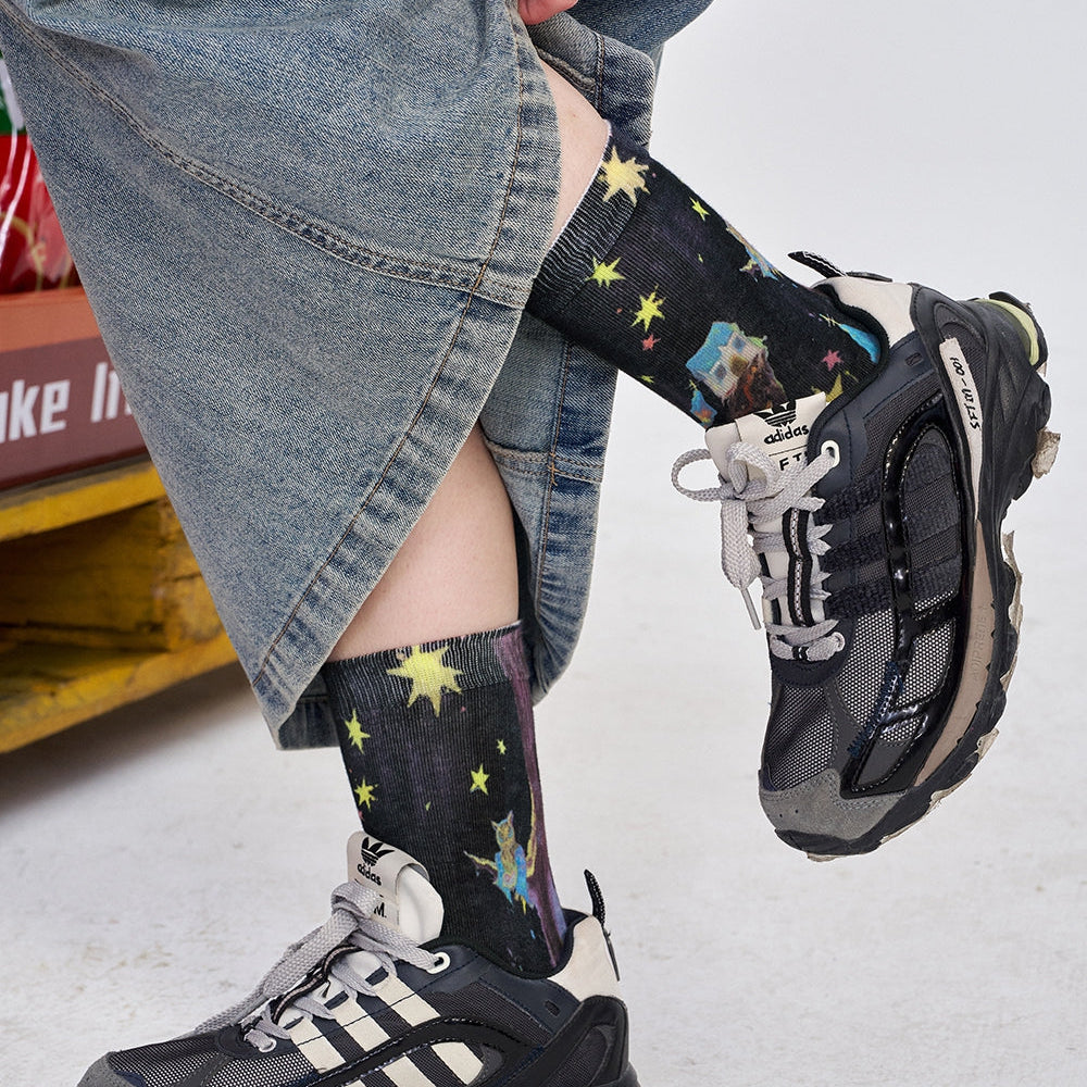 
                  
                    ELFSACK 2025 Spring New Arrivals Y2K Original Graffiti Retro Printed Mid-calf Socks for Women
                  
                