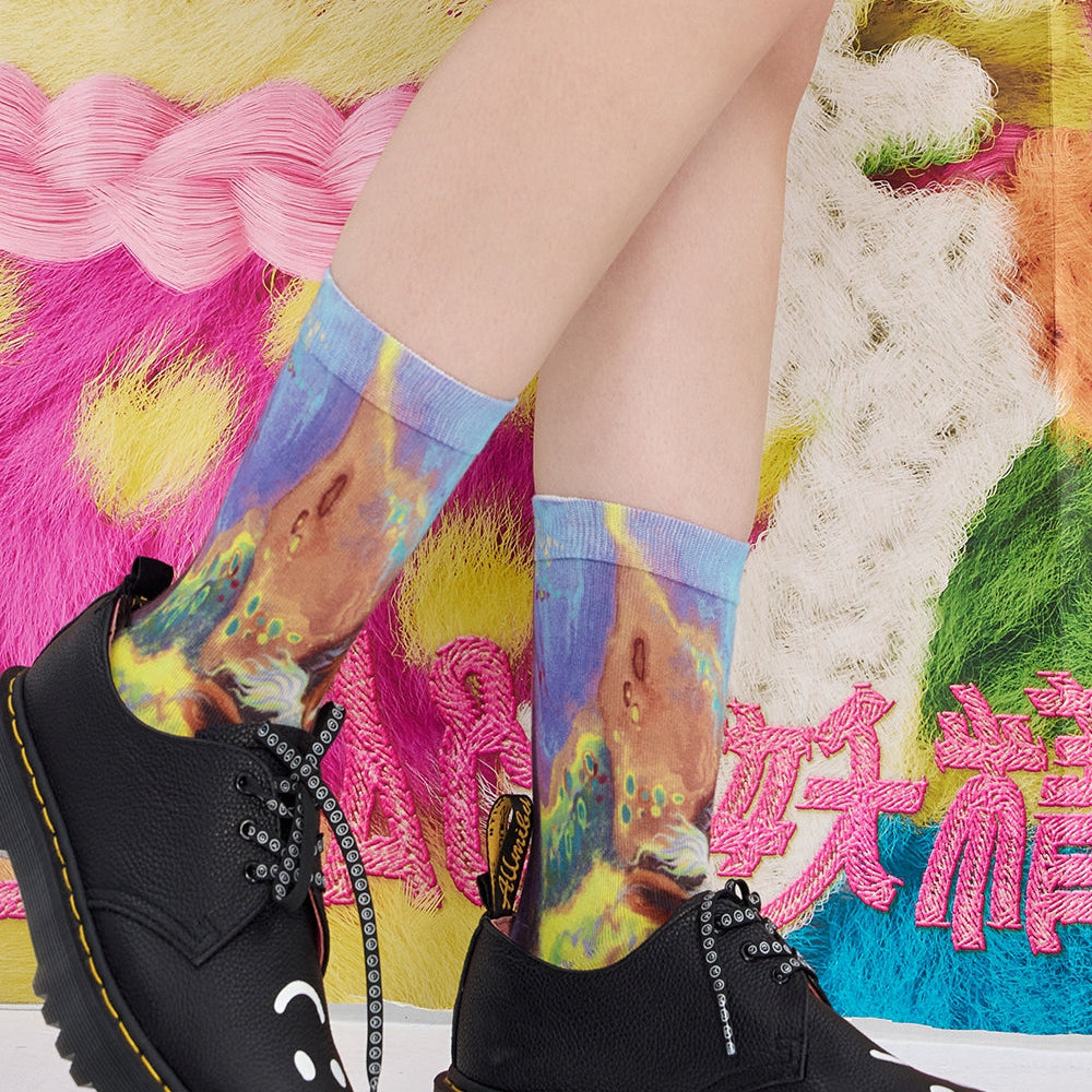 
                  
                    ELFSACK 2025 Spring New Arrivals Y2K Original Graffiti Retro Printed Mid-calf Socks for Women
                  
                