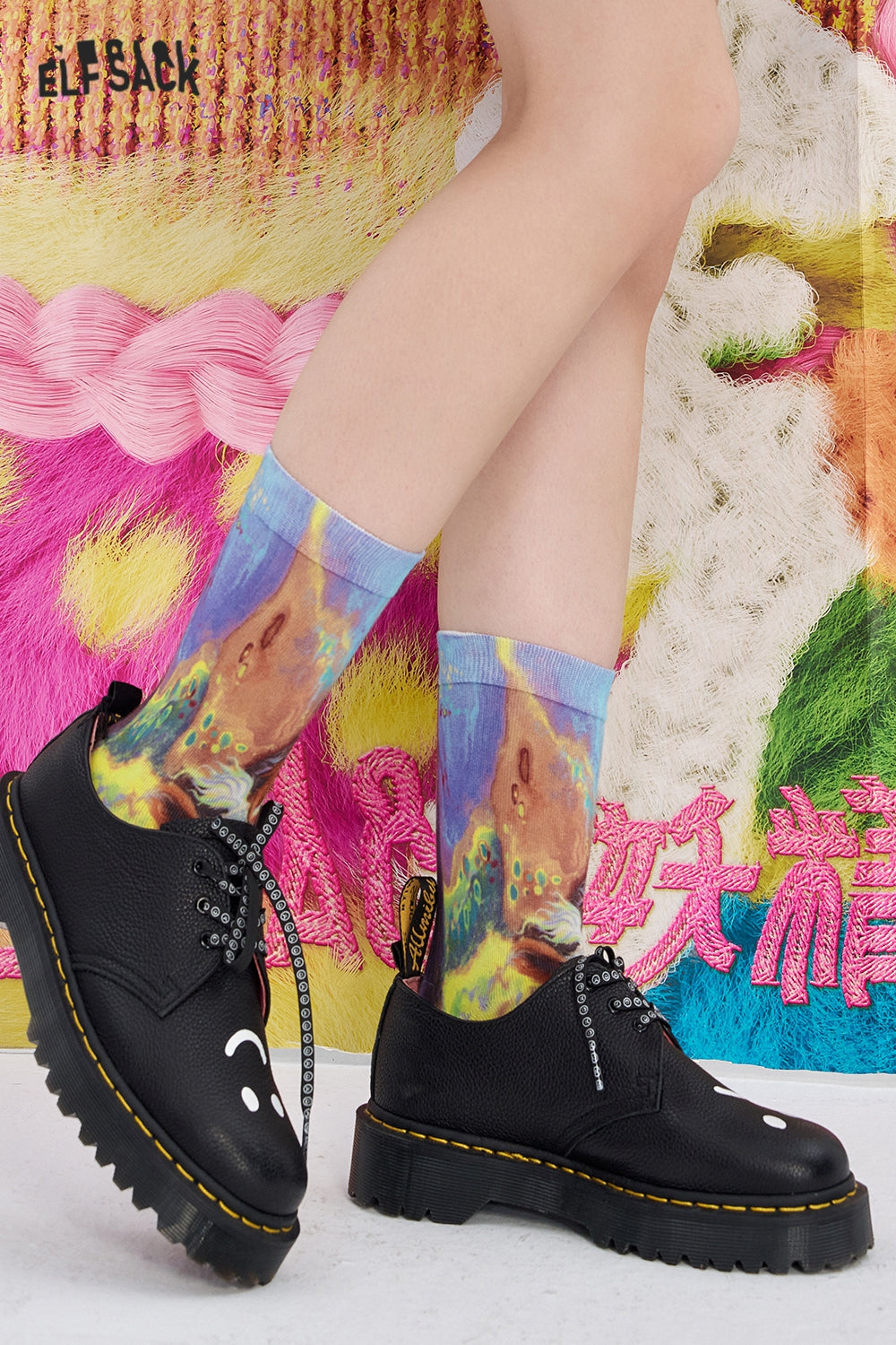 ELFSACK 2025 Spring New Arrivals Y2K Original Graffiti Retro Printed Mid-calf Socks for Women