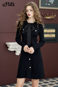 ELFSACK Black knitted A-line dress, elegant and slim fit Hepburn style dress