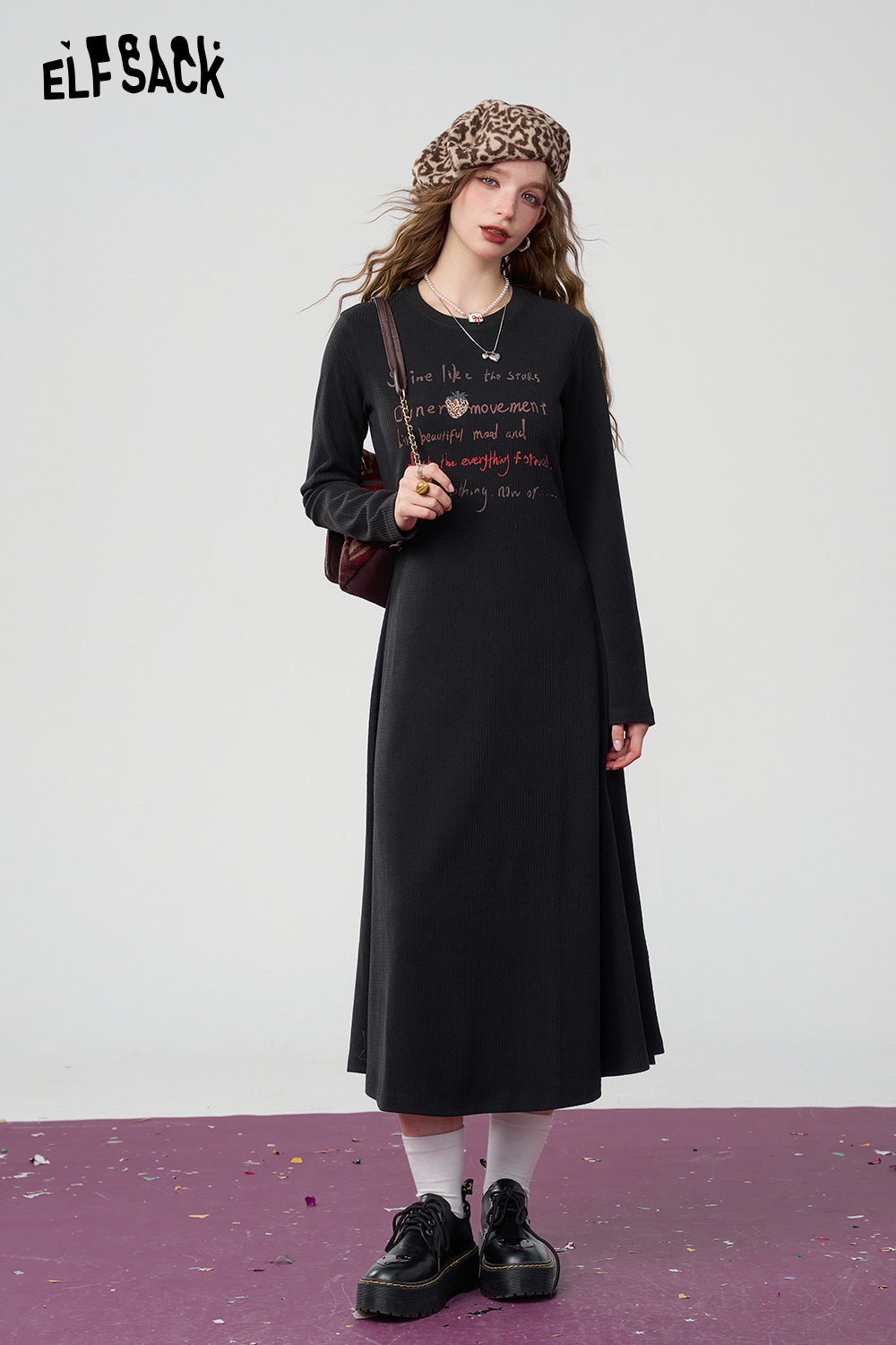 ELFSACK Strawberry print black versatile knitted long dress with a cinched waist and round neck