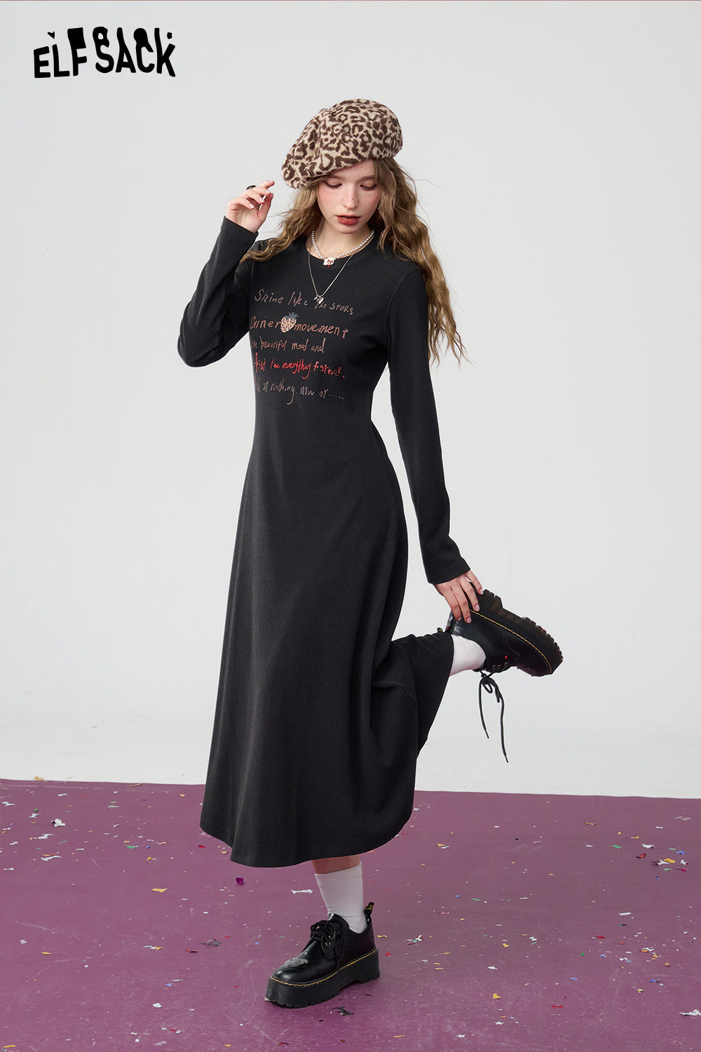 ELFSACK Strawberry print black versatile knitted long dress with a cinched waist and round neck