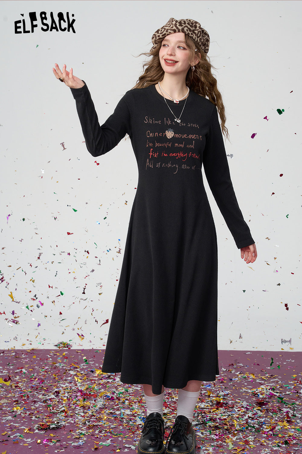 ELFSACK Strawberry print black versatile knitted long dress with a cinched waist and round neck