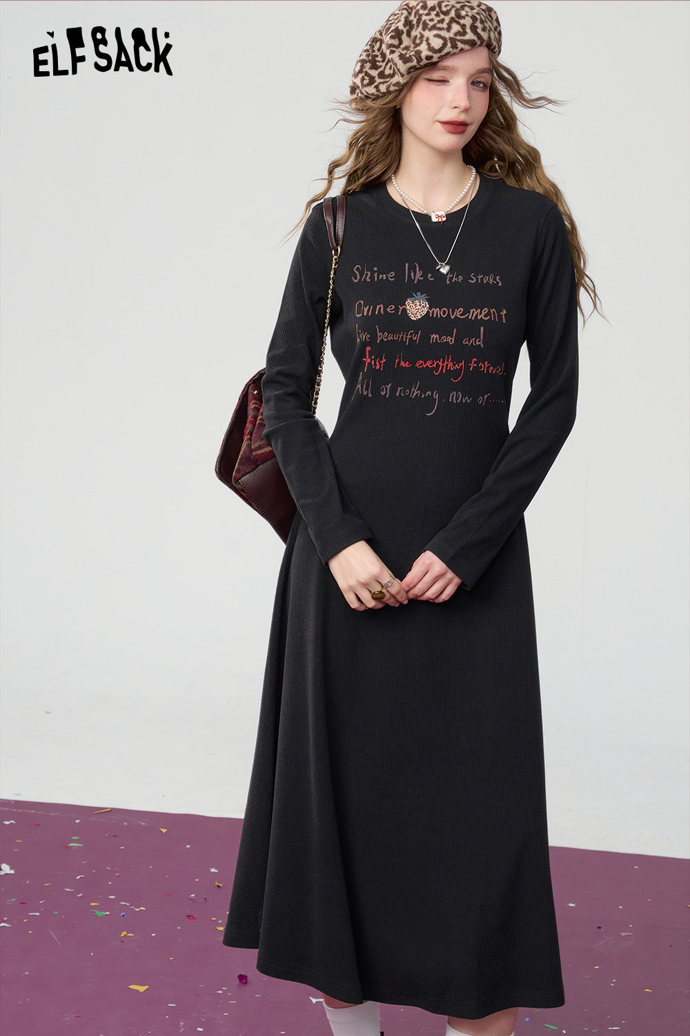 ELFSACK Strawberry print black versatile knitted long dress with a cinched waist and round neck