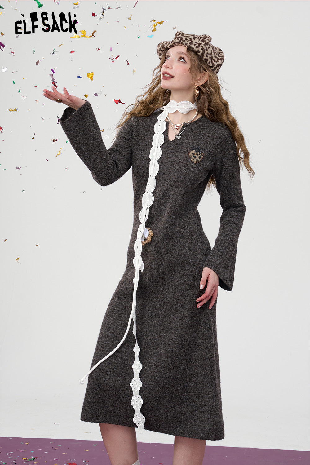 ELFSACK Strawberry applique elegant knitted long dress v-neck long sleeves slim fit inner layer dress