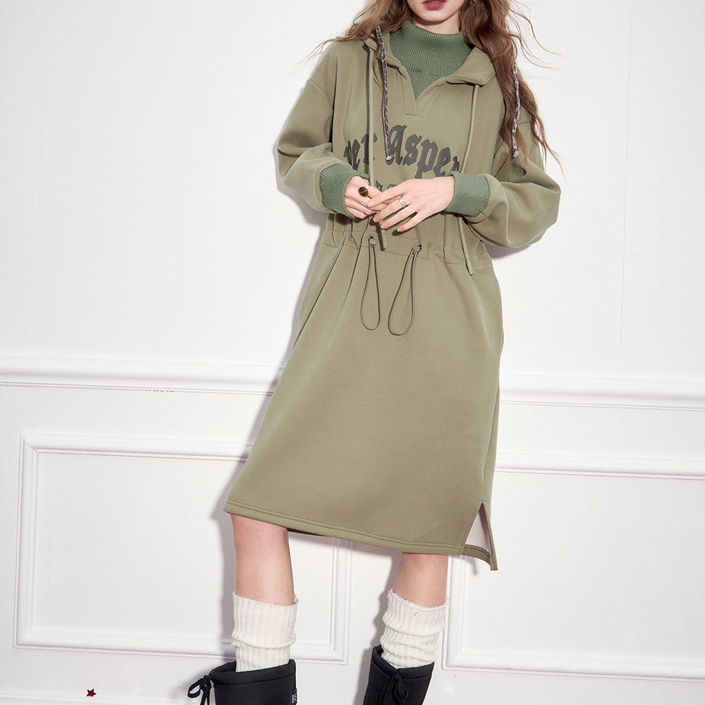 
                  
                    ELFSACK 2024 Winter New Arrivals Loose casual printed fleece hooded dress for women, with drawstring waist cinching, letter printed strawberry patch
                  
                