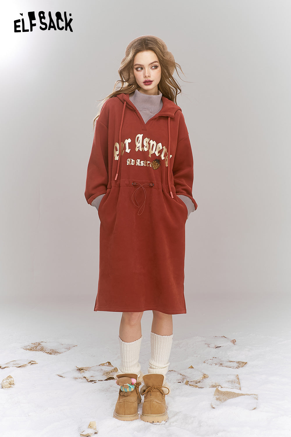 ELFSACK 2024 Winter New Arrivals Loose casual printed fleece hooded dress for women, with drawstring waist cinching, letter printed strawberry patch