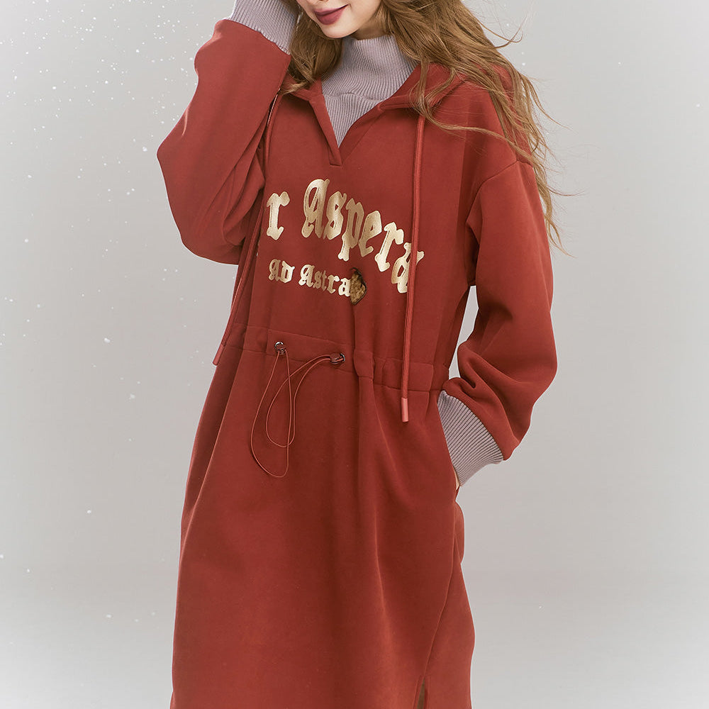 
                  
                    ELFSACK 2024 Winter New Arrivals Loose casual printed fleece hooded dress for women, with drawstring waist cinching, letter printed strawberry patch
                  
                