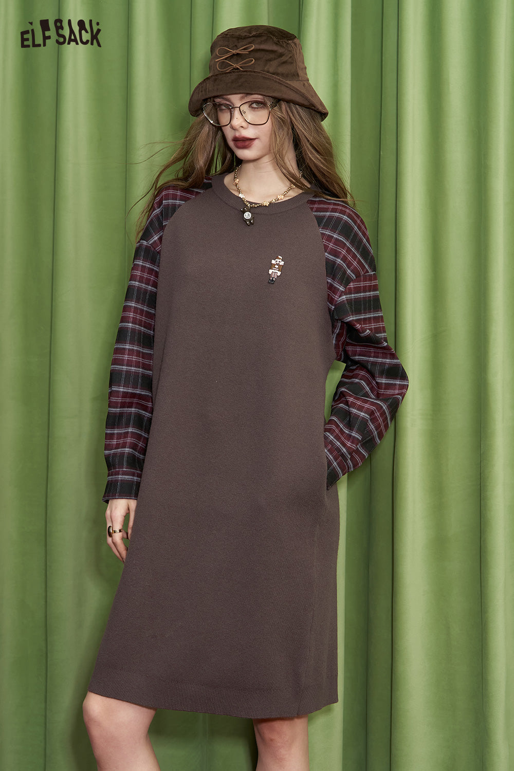 ELFSACK 2024 Winter New Arrivals Checkered patchwork contrasting knitted dress for women