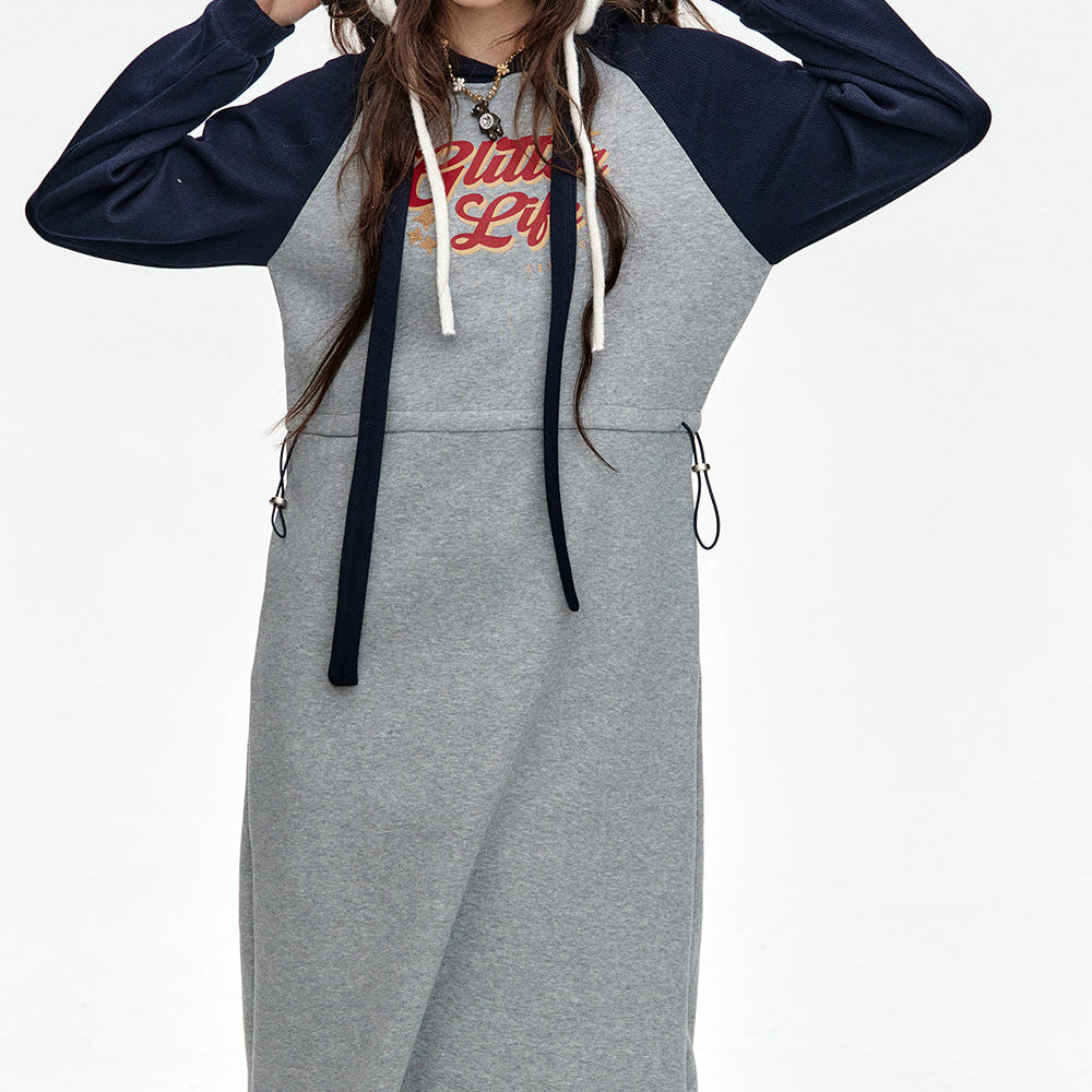 
                  
                    ELFSACK 2024 Winter New Arrivals Hooded long women dress with raglan sleeves, contrasting letter print, waist drawstring
                  
                