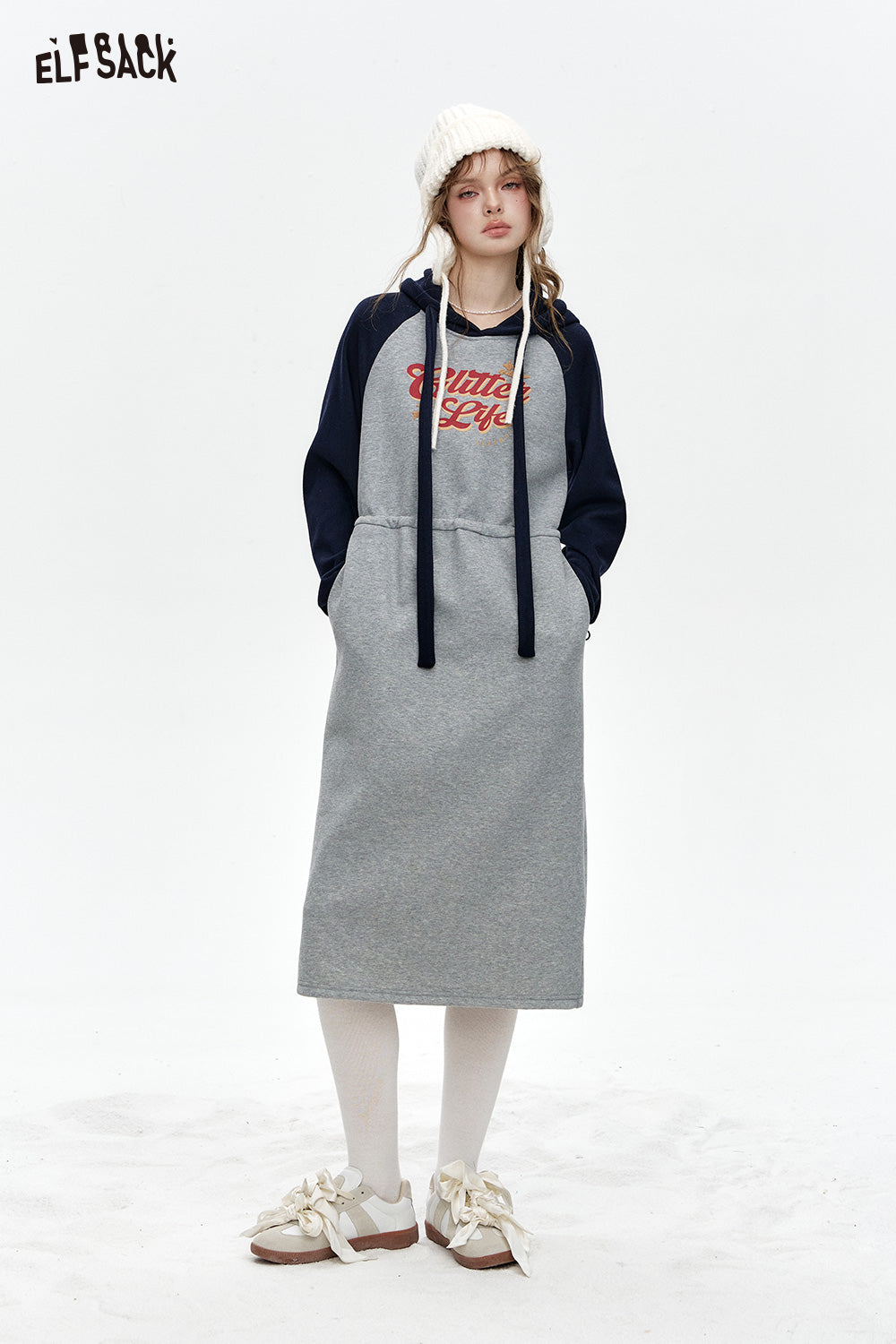 ELFSACK Hooded long women dress with raglan sleeves, contrasting letter print, waist drawstring