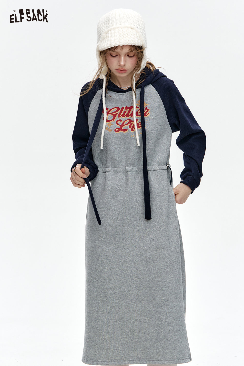 ELFSACK Hooded long women dress with raglan sleeves, contrasting letter print, waist drawstring