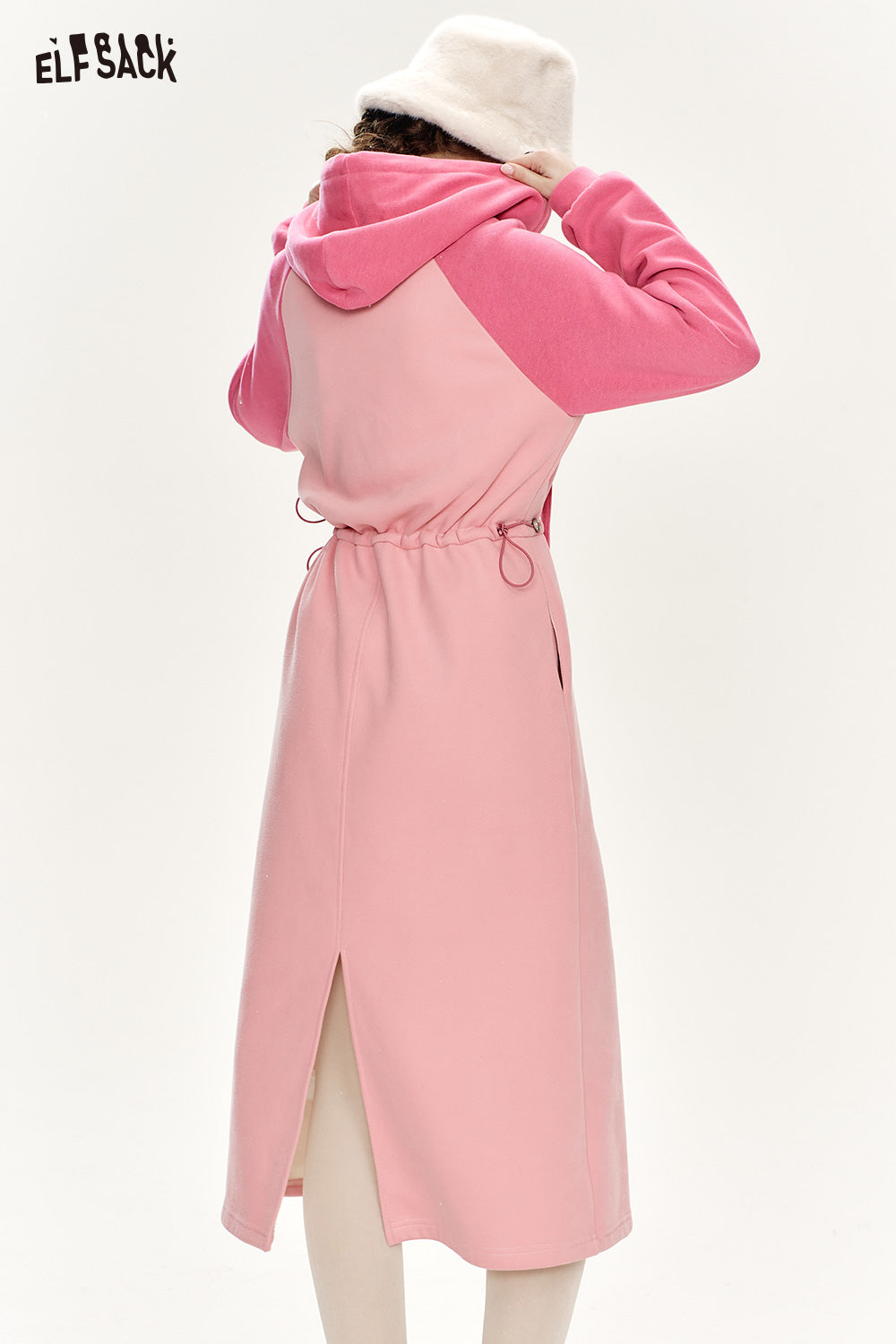 ELFSACK Hooded long women dress with raglan sleeves, contrasting letter print, waist drawstring