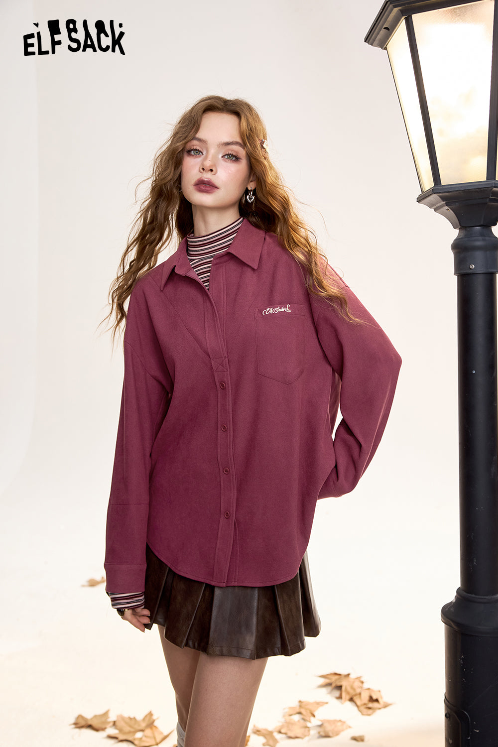 ELFSACK Fake two-piece German velvet shirt, letter embroidery, retro purple, half high collar