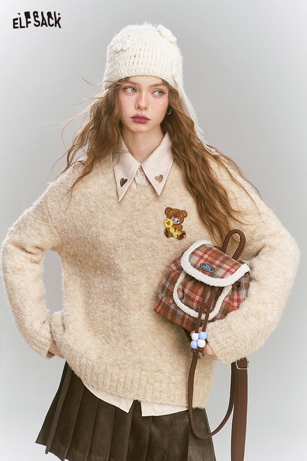 ELFSACK Dark Red Loose Soft V-Neck Bear Patch Sweater Women