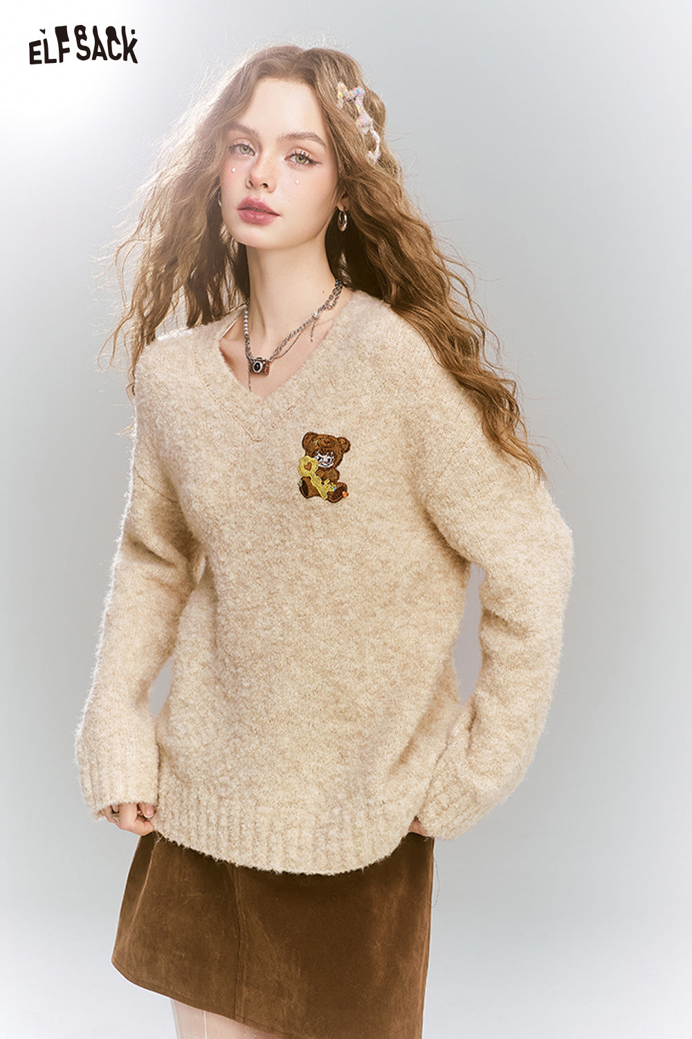 ELFSACK Dark Red Loose Soft V-Neck Bear Patch Sweater Women